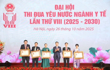 Cơ sở 2 - Bệnh viện Đại học Y Dược TP. Hồ Chí Minh vinh dự được Chủ tịch nước trao tặng Huân chương Lao động hạng III 