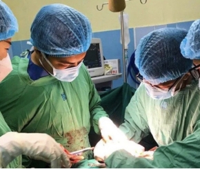 Phẫu thuật thành công cho bệnh nhân có khối u tuyến giáp khổng lồ